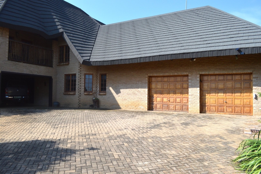 5 Bedroom Property for Sale in Wilkoppies North West